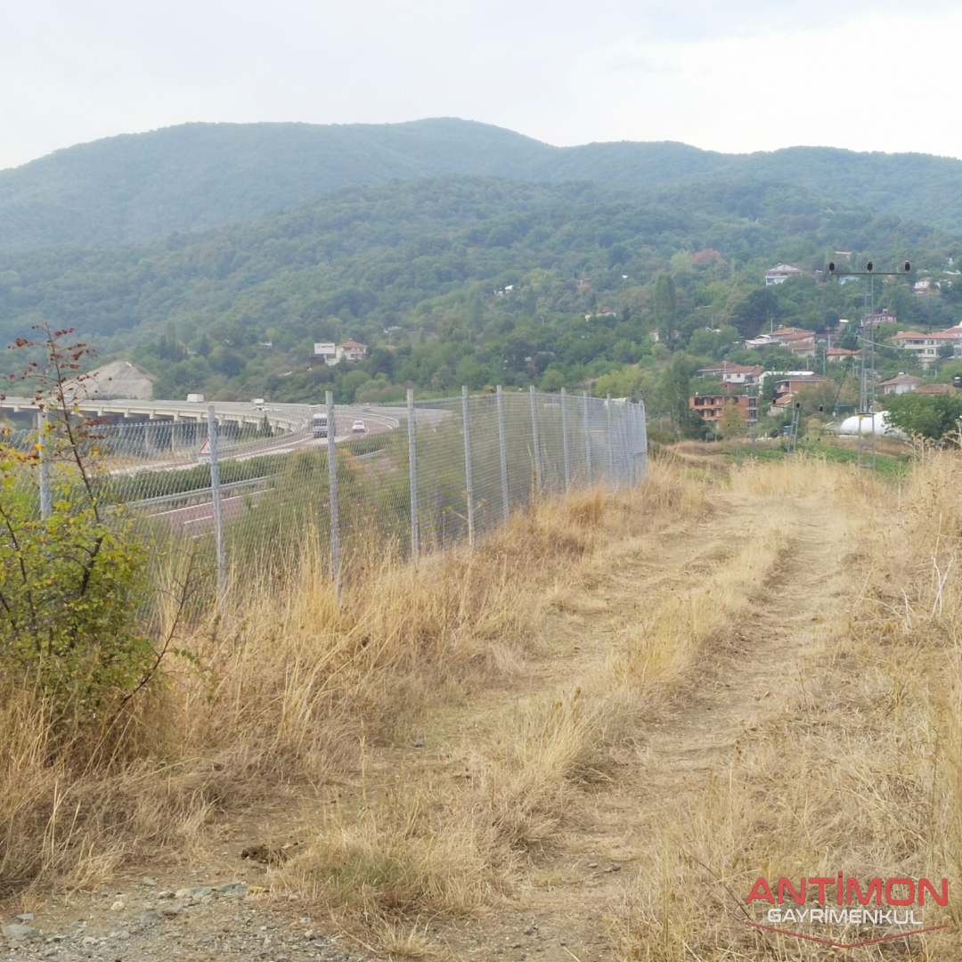 YALOVA LALEDEREDE DENİZ MANZARLI YATIRIMLIK İMARLI ARSA 1896 m2